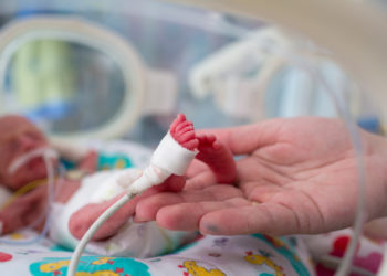 mães contam histórias de como é ter um bebê prematuro