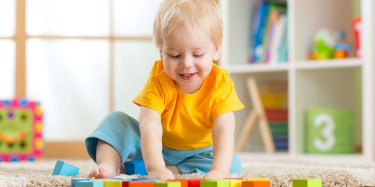 brincadeiras lúdicas auxiliam no desenvolvimento dos filhos