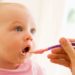 qual-a-hora-certa-de-introduzir-os-alimentos-sólidos-para-o-bebê