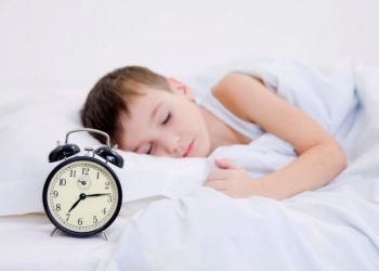 Dormir nas férias escolares