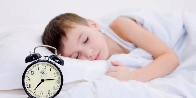 Dormir nas férias escolares