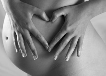 Mãe doa útero à filha que engravida na sequência