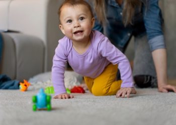 Atraso no desenvolvimento do bebê: Guia auxilia a monitorar sinais